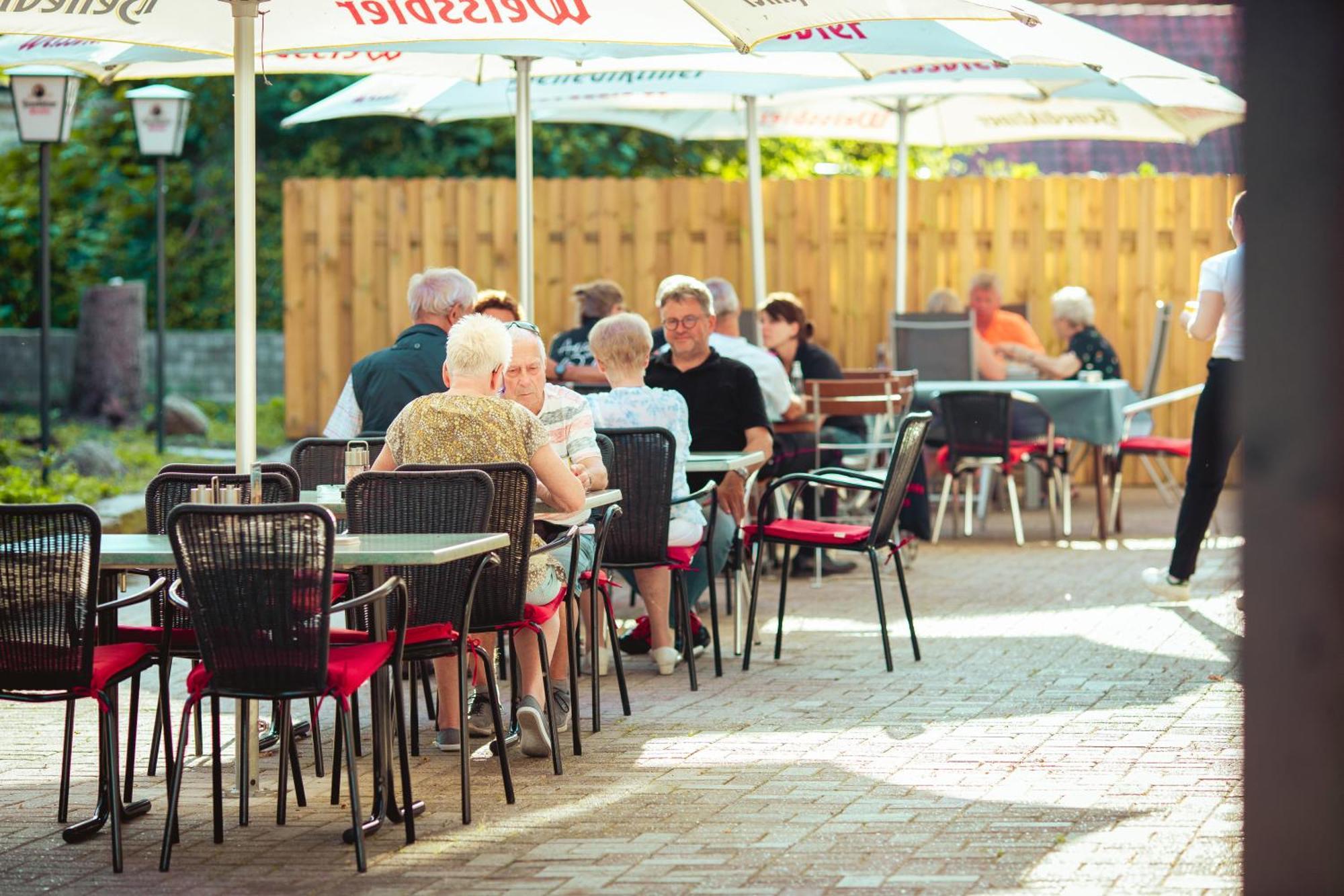 Hotel & Restaurant Hubertus Зенде Екстериор снимка